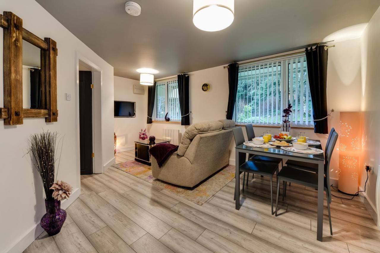 1 Bedroom Swinley Apartment L Free Parking L Wigan Royal Infirmary L Haigh Hall L Central Location Ngoại thất bức ảnh