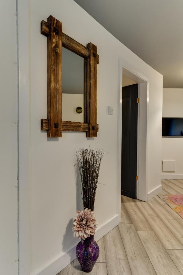 1 Bedroom Swinley Apartment L Free Parking L Wigan Royal Infirmary L Haigh Hall L Central Location Ngoại thất bức ảnh