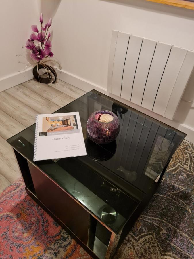 1 Bedroom Swinley Apartment L Free Parking L Wigan Royal Infirmary L Haigh Hall L Central Location Ngoại thất bức ảnh