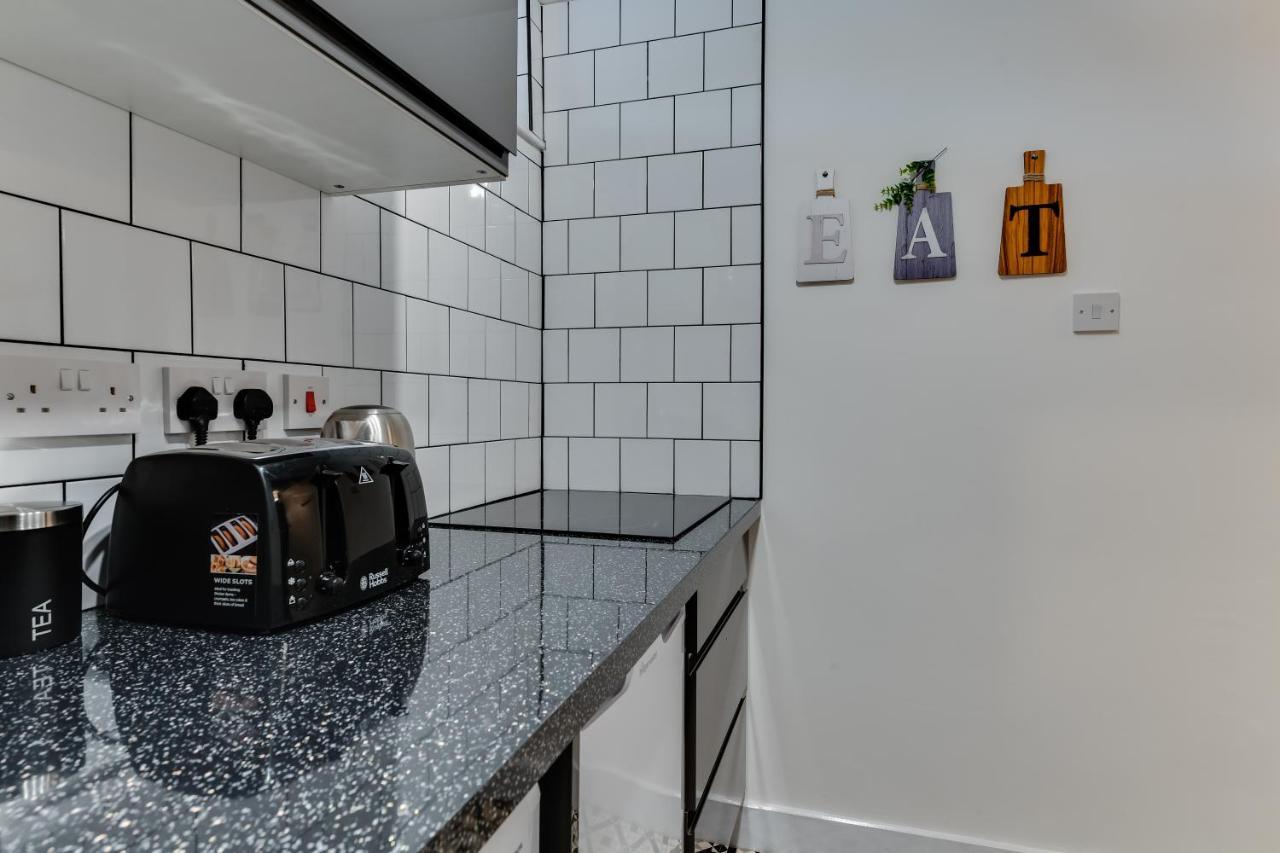 1 Bedroom Swinley Apartment L Free Parking L Wigan Royal Infirmary L Haigh Hall L Central Location Ngoại thất bức ảnh