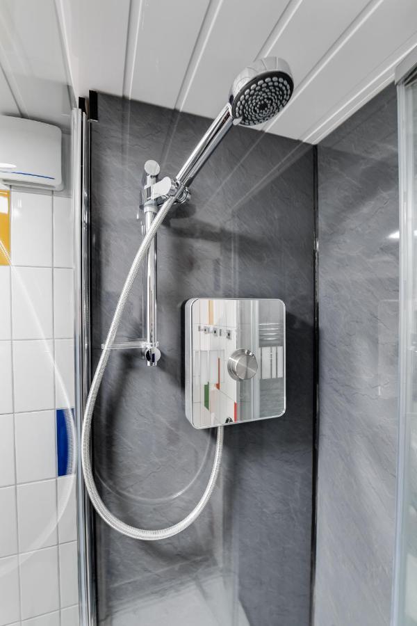 1 Bedroom Swinley Apartment L Free Parking L Wigan Royal Infirmary L Haigh Hall L Central Location Ngoại thất bức ảnh